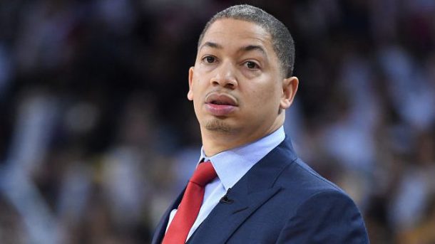 Tyronn Lue dejará el banquillo de los Cavs